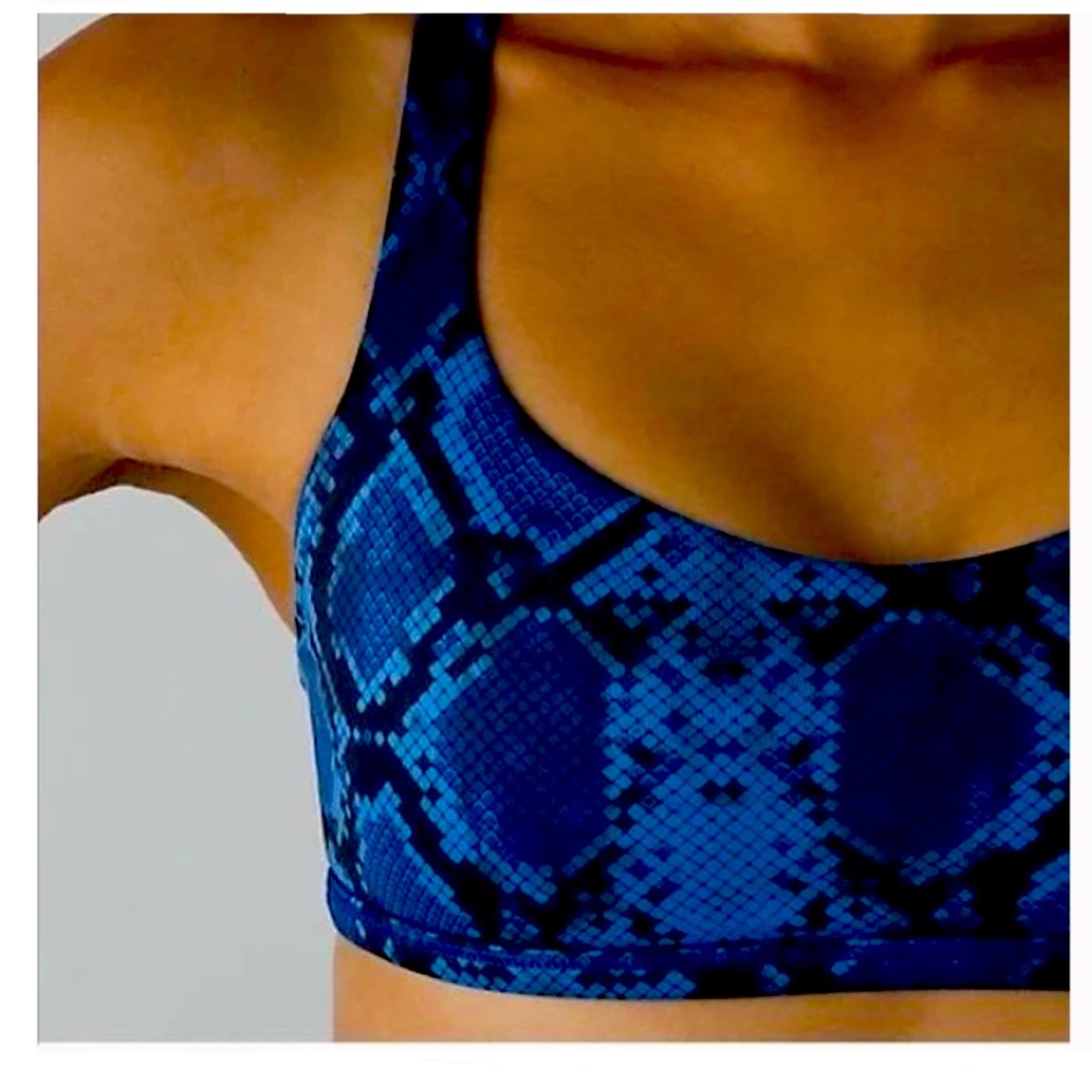EUC Lululemon Free to Be Wild Ziggy bra size 8